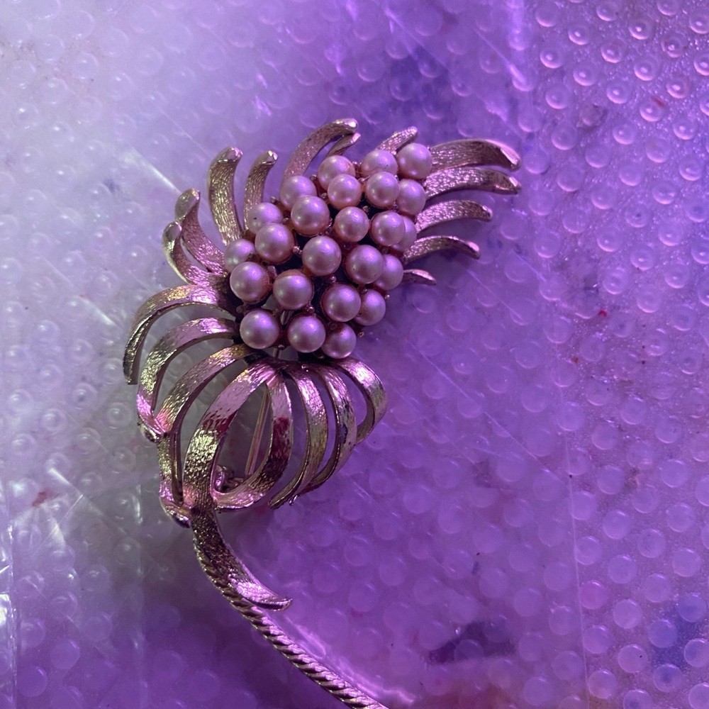Elegant Pearl Cluster Brooch